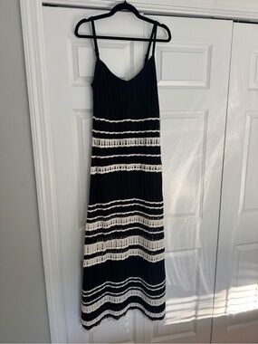 Abercrombie & Fitch Black and White Striped Knit Maxi Dress. BRAND NEW